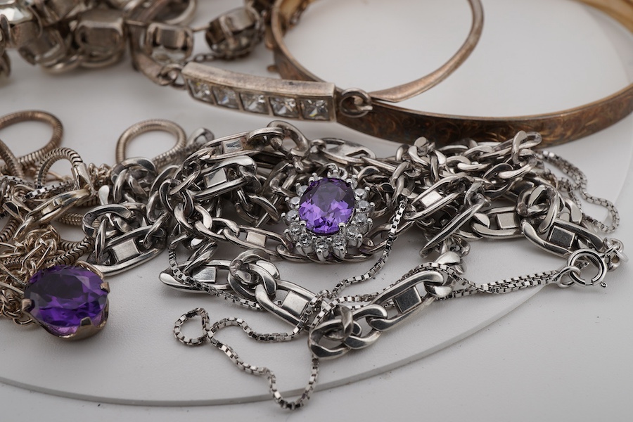A small quantity of assorted mainly modern silver and 925 jewellery including garnet set gilt 925 bracelet, pendants, necklaces and bangles.